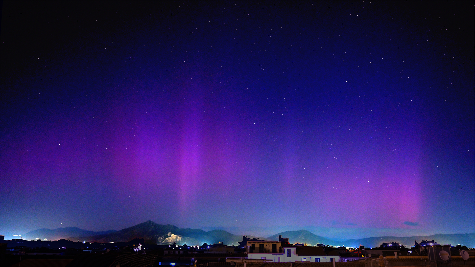 L’aurora boreale vista da Marcianise